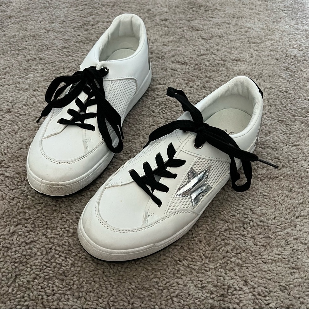 Women’s Vintage Havana white with silver star Perla lace up sneakers size 6.5